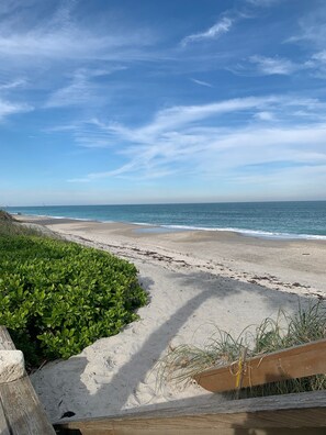 Am Strand, Liegestühle, Strandtücher