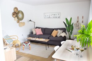 TV - The Beach Bungalow (Satellite Beach)