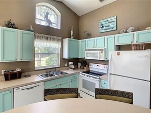 House, 3 Bedrooms | Private kitchen - Southern Dunes Beauty Golf Views! 3 Bedroom Home by RedAwning (Haines City)