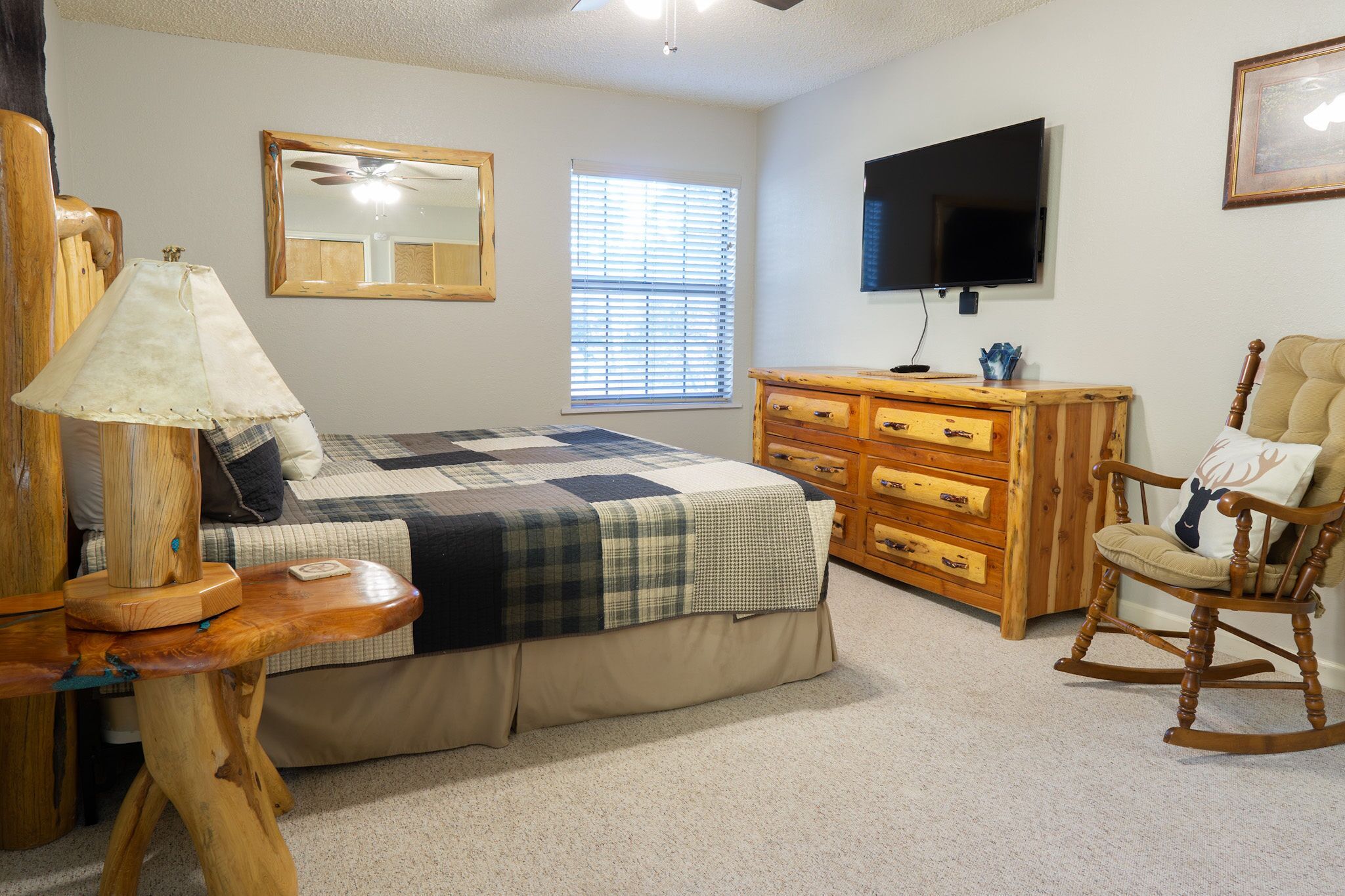 *Walk to shops*Hottub*Grill*WIFI