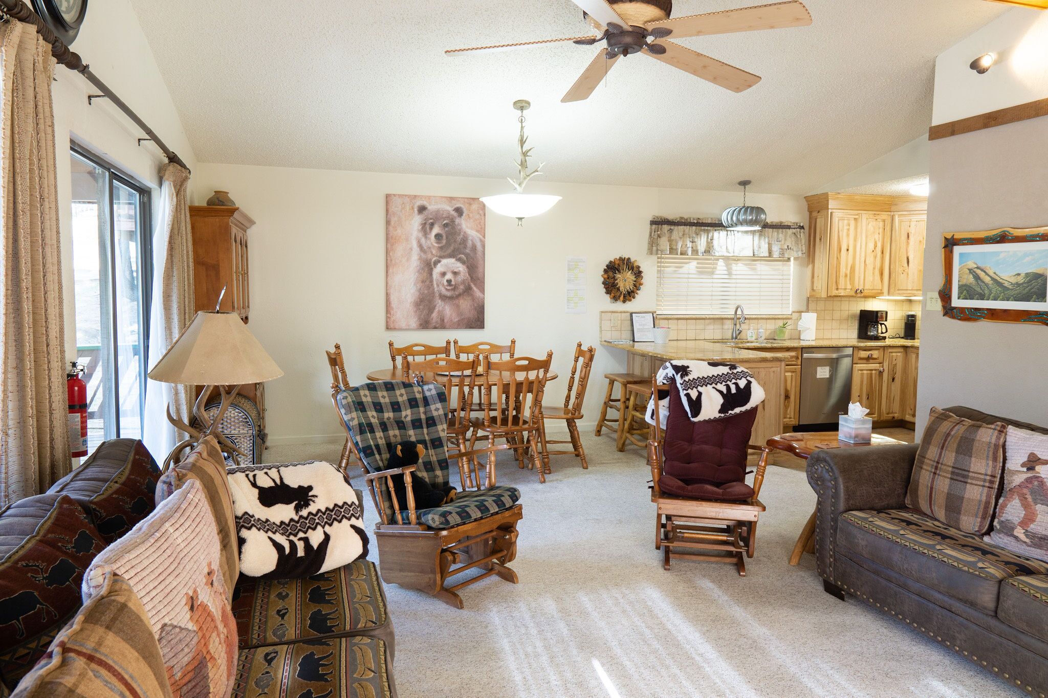 *Walk to shops*Hottub*Grill*WIFI