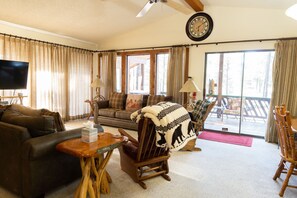 Smart-TV, peis og bøker