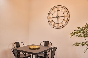House | In-room dining
