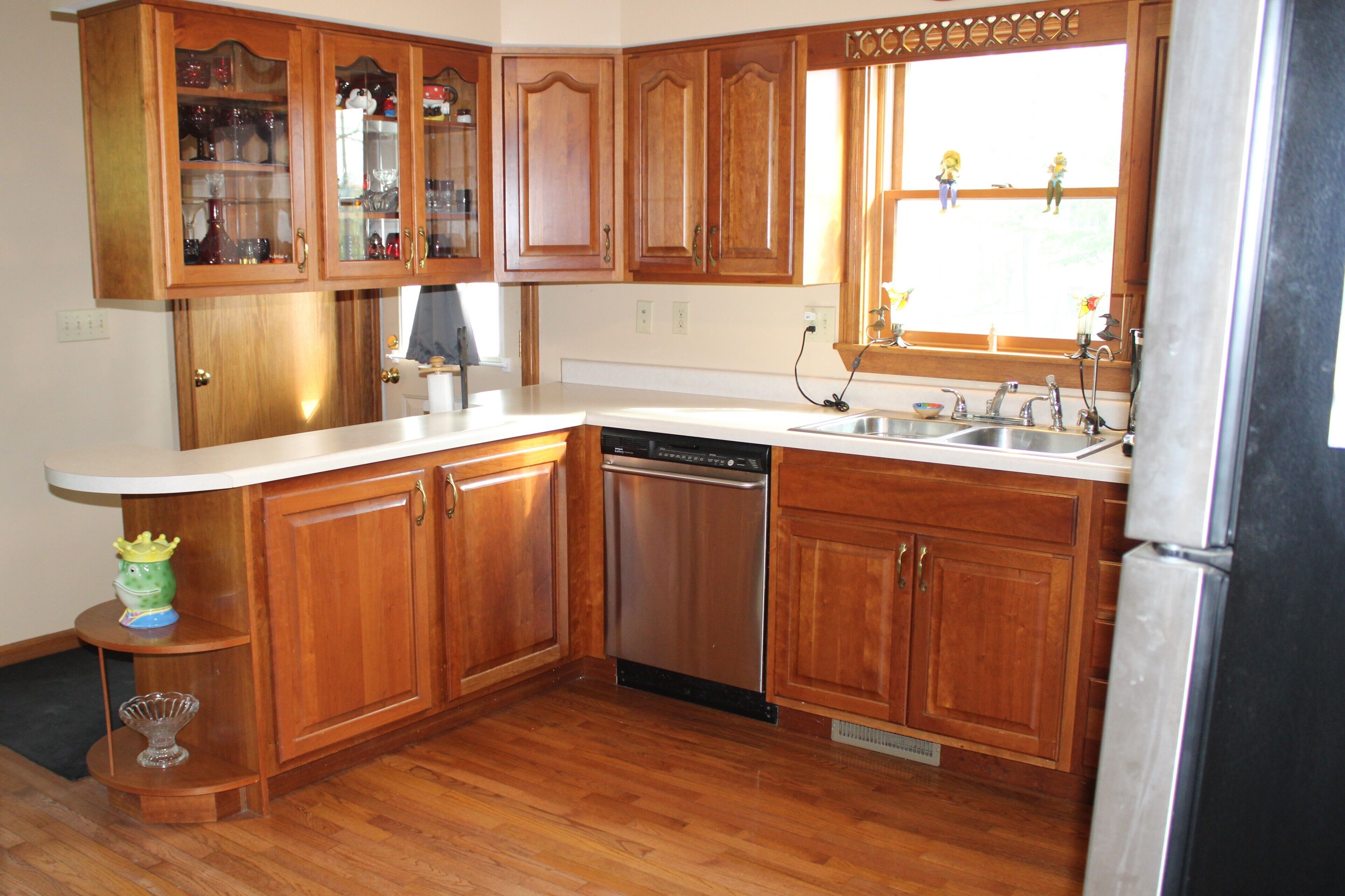 Cedar Lake Fall Break Getaway: Apple picking & pumpkin patch nearby. Chicago 1hr