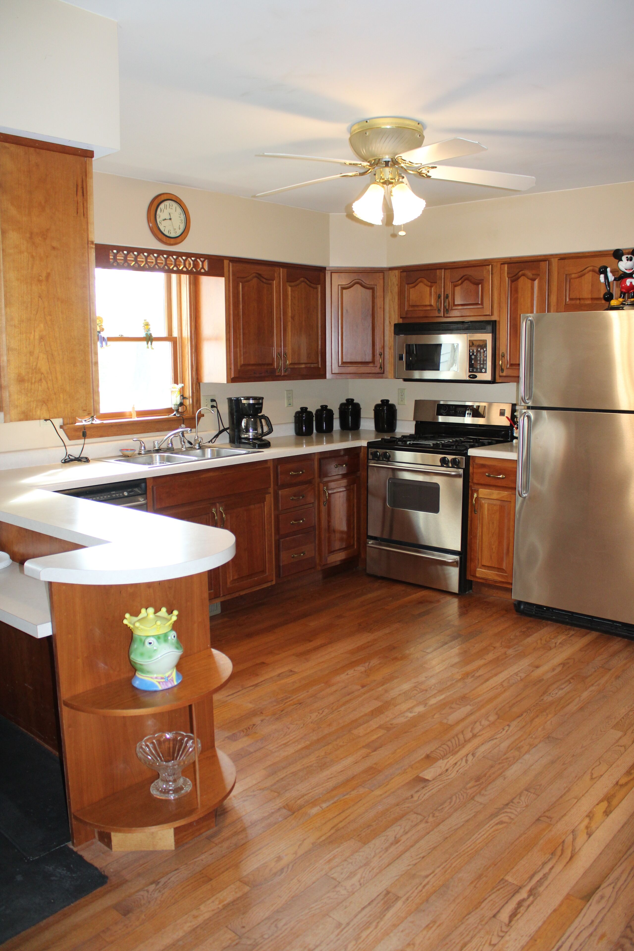 Cedar Lake Fall Break Getaway: Apple picking & pumpkin patch nearby. Chicago 1hr