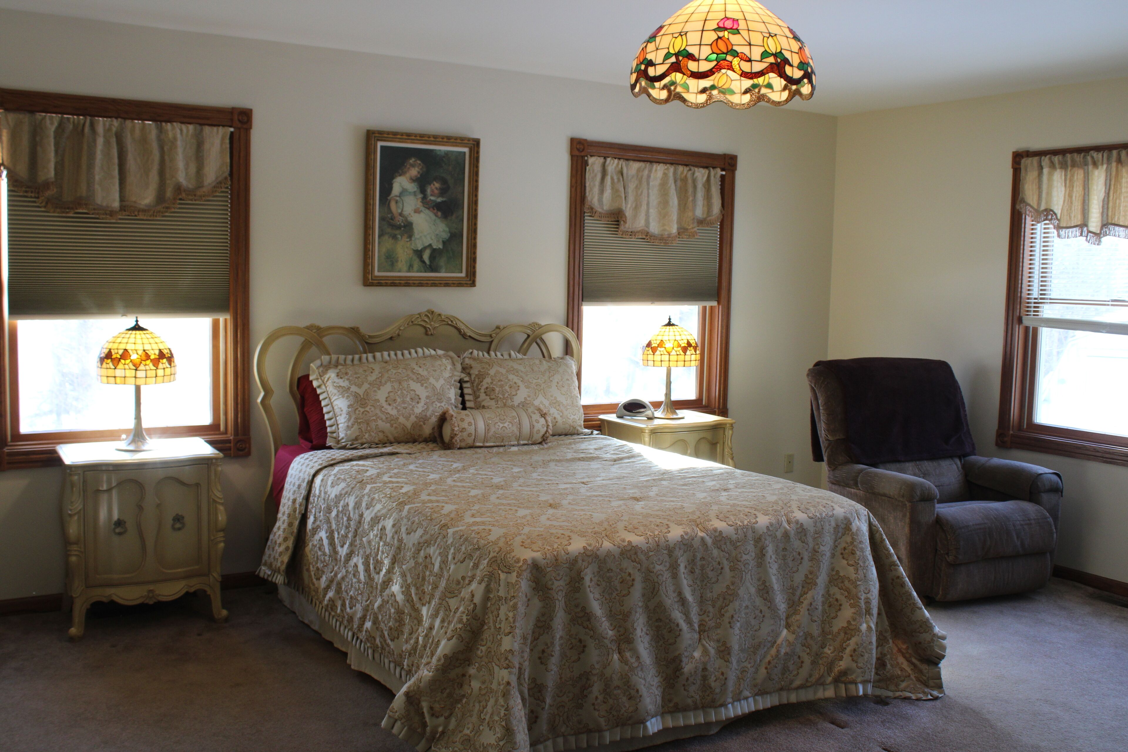 Cedar Lake Fall Break Getaway: Apple picking & pumpkin patch nearby. Chicago 1hr