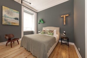 Room - Cheese and Wine (Lisbon)