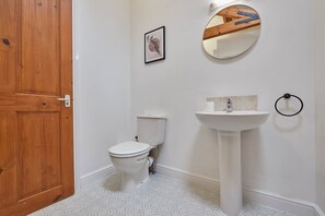 Bathroom - Guillemot Cottage (Bridlington)