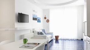 Apartment, 2 Bedrooms, Balcony (2811291) | Living area | 32-inch TV with cable channels - Rivazzurra C (Termoli)