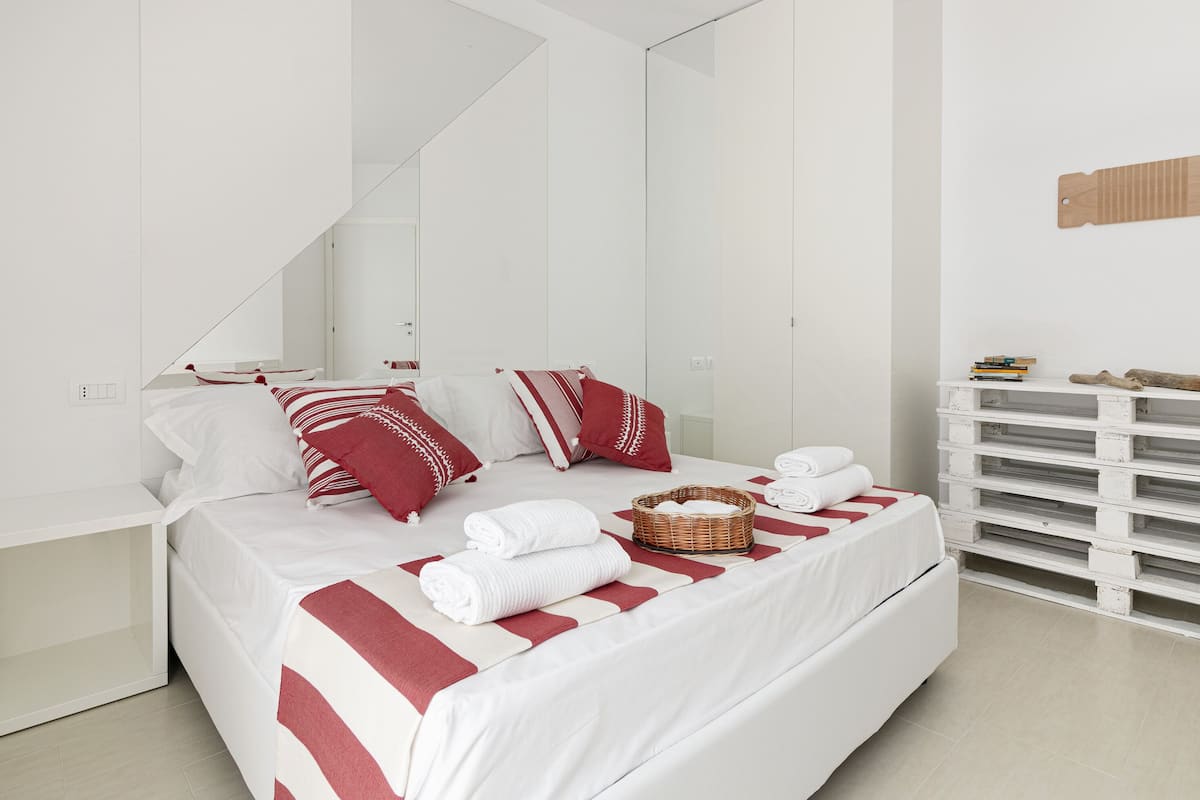 Apartment, Courtyard View (2628021) | 2 bedrooms, individually decorated, individually furnished, free WiFi