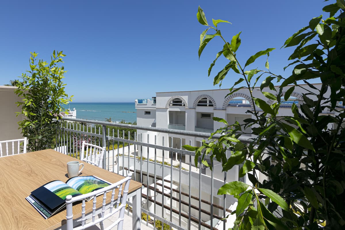 Apartment, Tower (2628021) | Water view