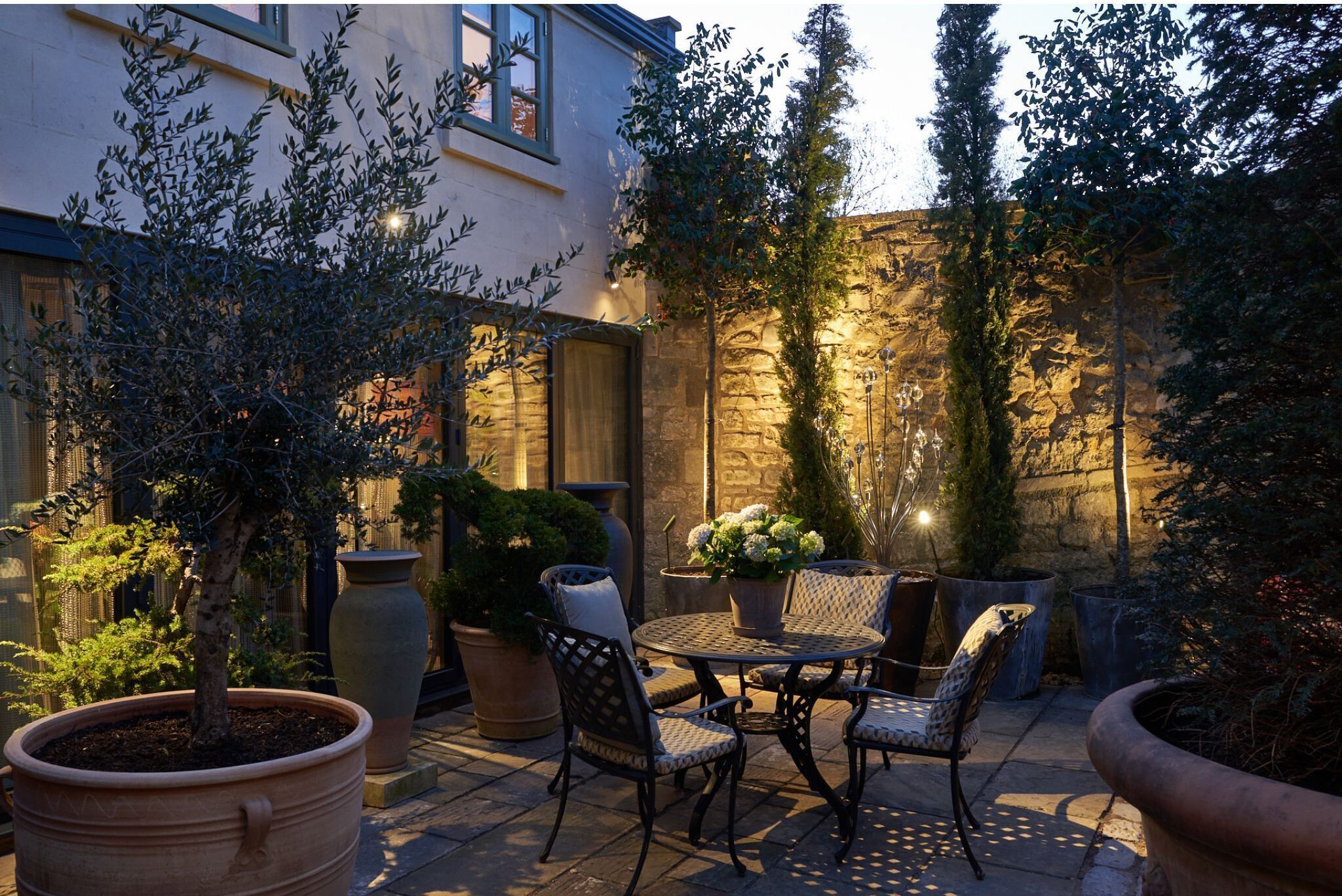 تناول الطعام بالخارج