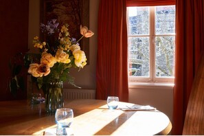 Dining - Oppulent Lansdown Crescent Mews House with Free parking - Pass the Keys (Bath)