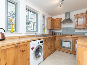 Fridge, microwave, oven, cookware/dishes/utensils