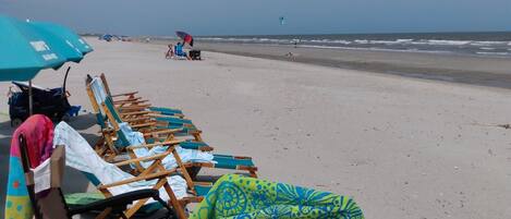 Beach nearby, sun loungers, beach towels