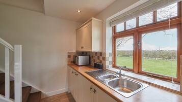 House | Private kitchen | Fridge, microwave, oven, stovetop