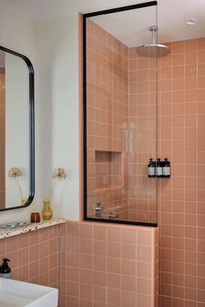 Hair dryer, towels - Turing Locke Cambridge (Cambridge)