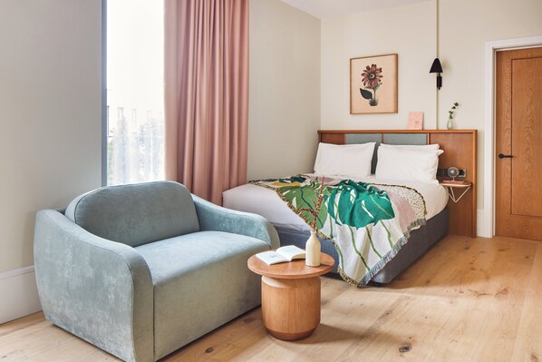 经典公寓 | 客房内保险箱、办公桌、笔记本电脑工作区、遮光窗帘