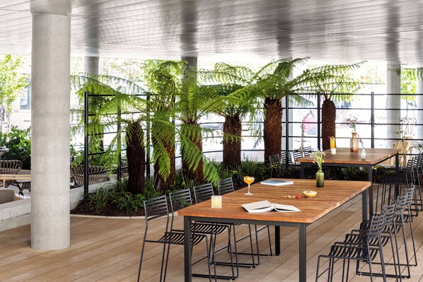 Breakfast, lunch and dinner served - Turing Locke Cambridge (Cambridge)