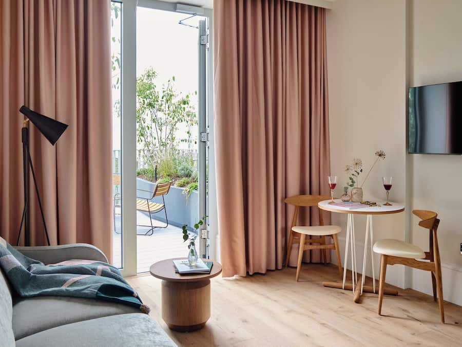 Suite Confort | Coffres-forts dans les chambres, bureau