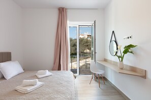 6 bedrooms, iron/ironing board, internet, bed sheets - Countryside Villa with a Walk-in Free Form Pool (Rethymno)