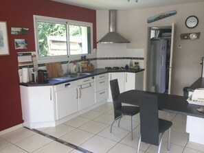 Réfrigérateur, micro-ondes, four, lave-vaisselle