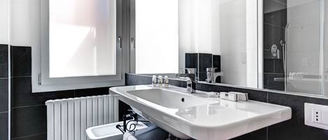 Apartment | Badezimmer | Dusche, Haartrockner, Bidet, Seife