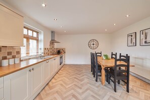House | In-room dining - Kittiwake Cottage (Bridlington)
