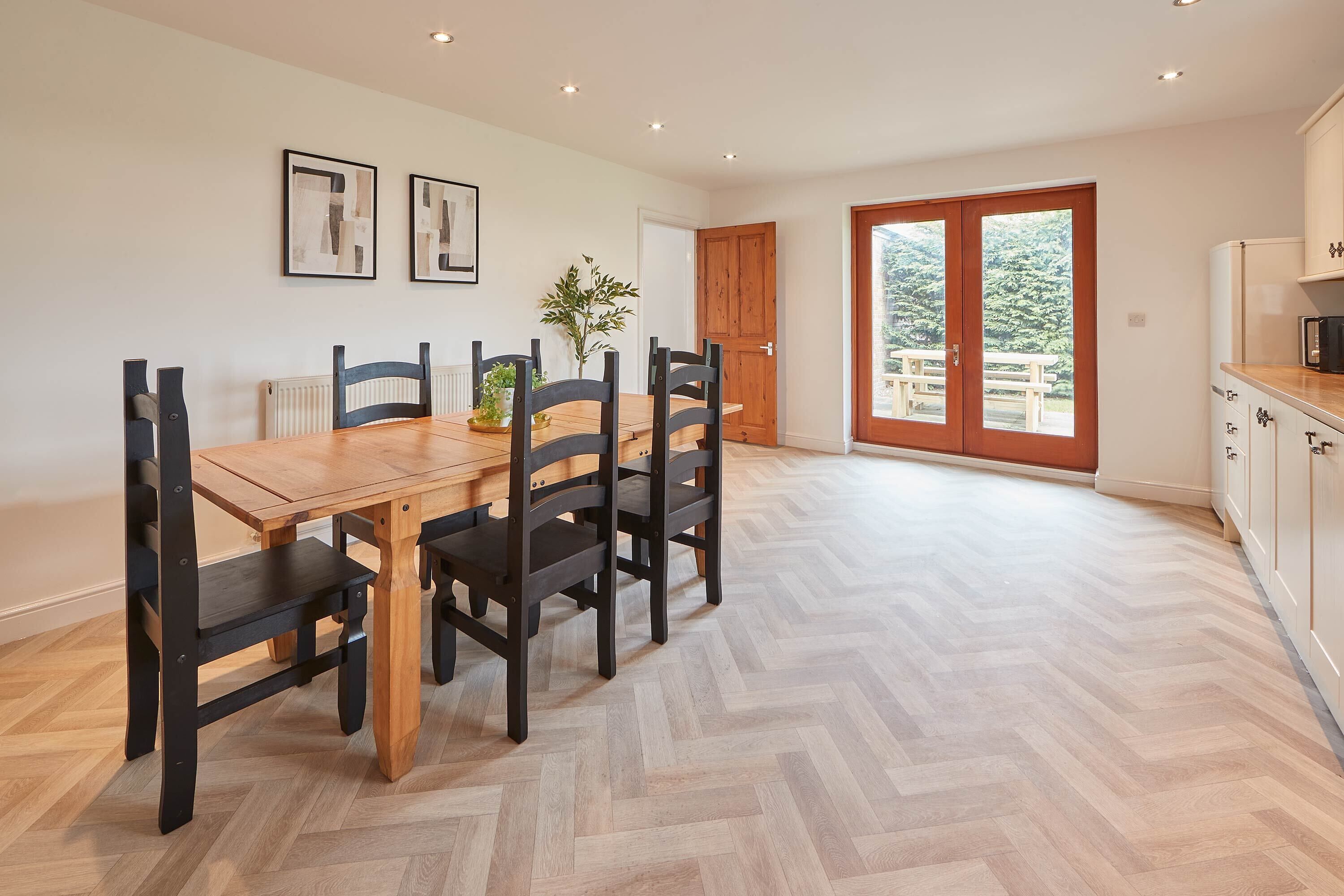 تناول الطعام داخل الغرفة