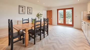 House | In-room dining