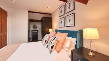 House | 2 bedrooms, individually decorated, individually furnished