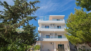 A multi-story building with balconies and air conditioning units.