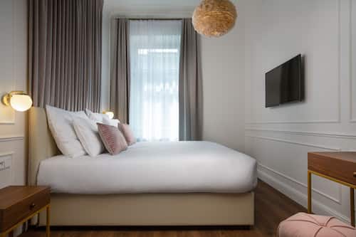 Executive Apartment | Soundproofing, free cribs/infant beds, free WiFi, bed sheets