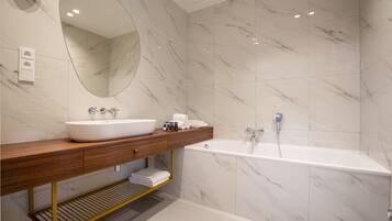 Executive Apartment | Bathroom | Shower, rainfall showerhead, bathrobes, slippers
