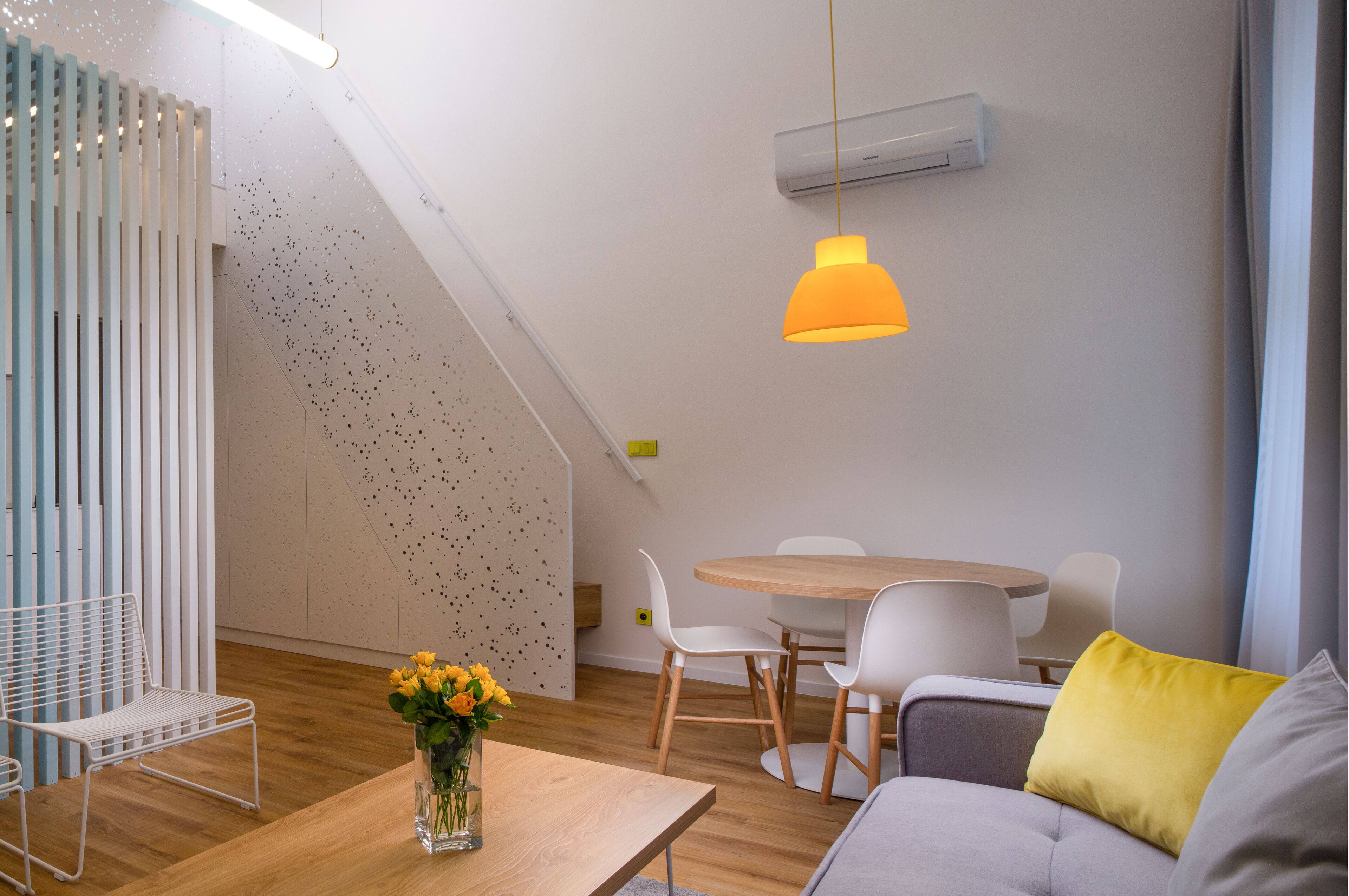 Deluxe-Loft | Wohnbereich | 60-cm-Flachbildfernseher mit Kabelempfang, Fernseher