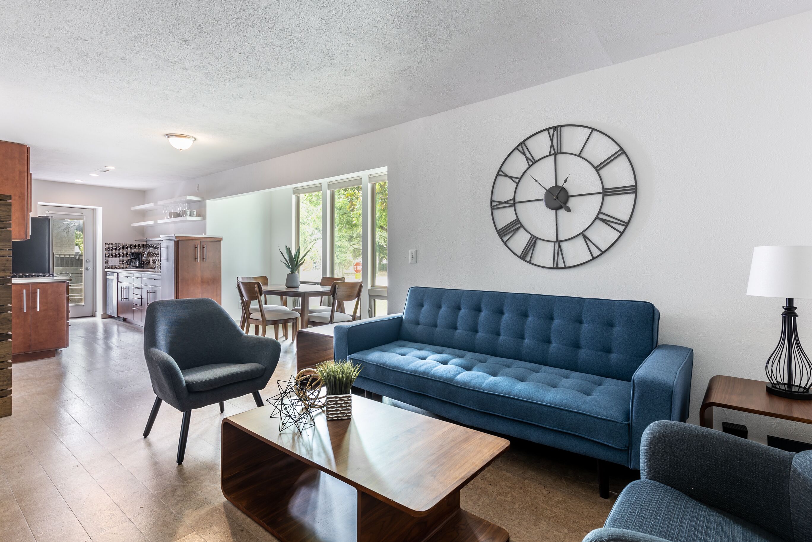 Mid Century Neighborhood Flat - Walk to Greenville