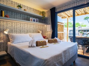 Suite (Mediterranea) | Blackout curtains, cots/infant beds, bed sheets - Club Del Sole Milano Marittima Boutique Resort (Cervia)