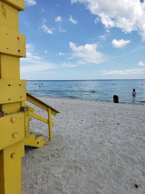 Beach nearby, sun-loungers, beach towels