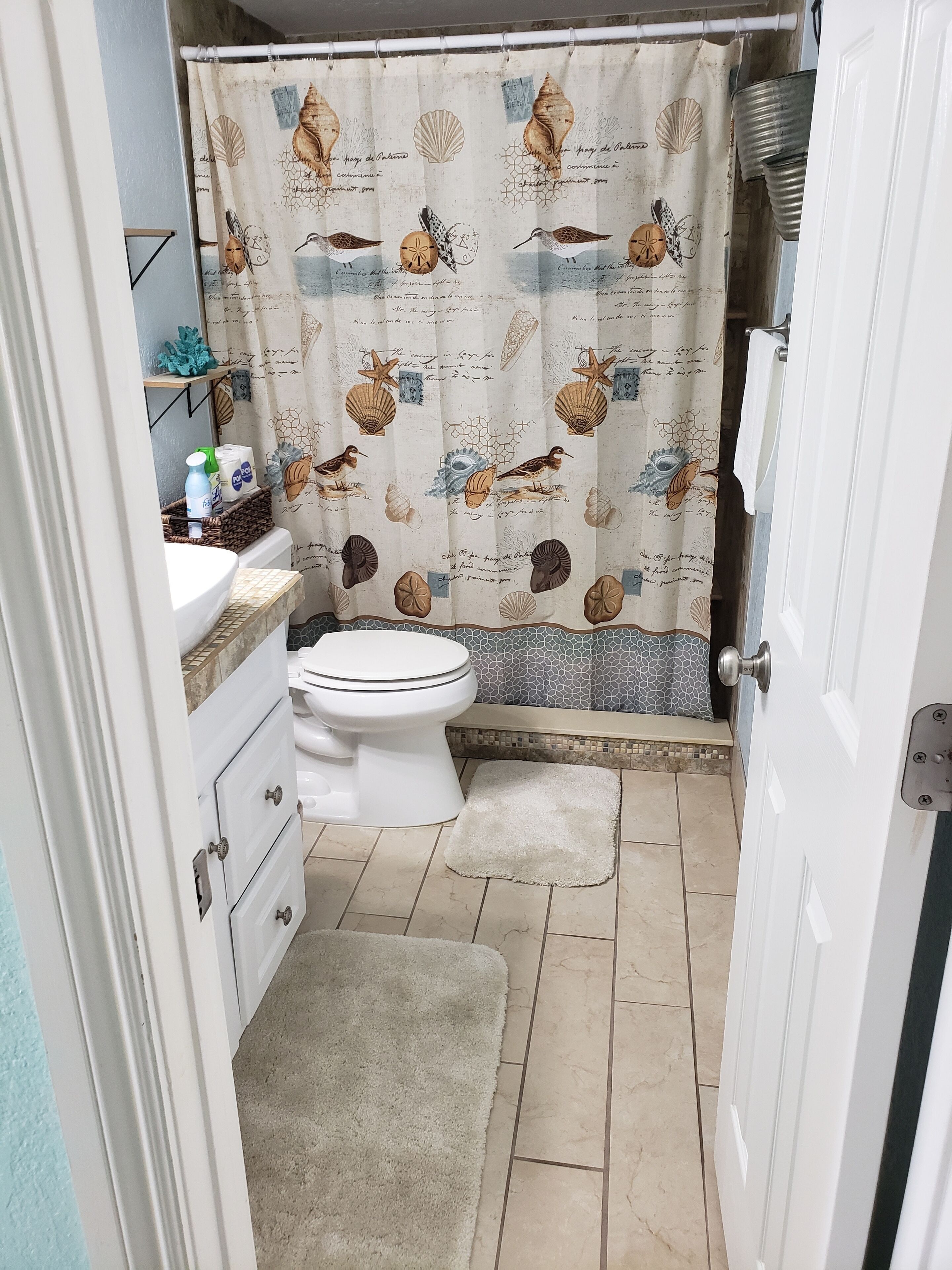 Perfect location!<br>Beautiful!<br>Clean!<br>Heated swimming pool!<br>