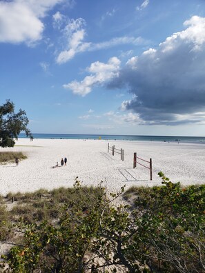 Beach nearby, sun-loungers, beach towels