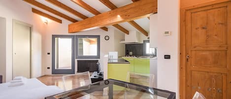Condo trung tâm thành phố | Bếp riêng | Tủ lạnh, lò vi sóng, lò nướng, bếp nấu