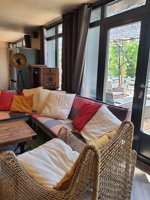 TV, Netflix, foosball, streaming services - VILLA 5 ÉTOILES AVEC PISCINE INTÉRIEURE LA CIOTAT COTE D'AZUR JACUZZI EXTÉRIEUR (La Ciotat)