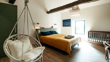 11 makuuhuonetta, silitysrauta/-lauta, vauvan matkasänky, Wi-Fi