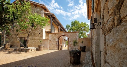 Bastide Rémence - Picturesque farmhouse with swimming pool