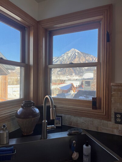 Gorgeous 3 Bed/3 Bath in the Town of Crested Butte
Sleeps 6