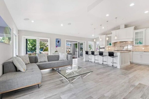 Interior - "Luxury waterfront mansion with large pool" Near clear water & sandy beaches ! (Pompano Beach)