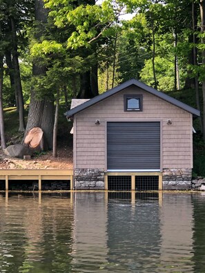 Exterior - Hidden Cove (Findley Lake)