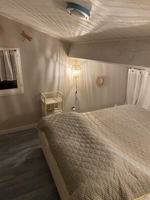 2 chambres, fer et planche à repasser