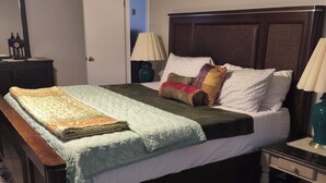 A neatly made bed with a quilt, pillows, and a bedside table with a lamp. - Peaceful Single-Level Retreat, Near Harpers Ferry,  Easy Access + Prime Location (Harpers Ferry)