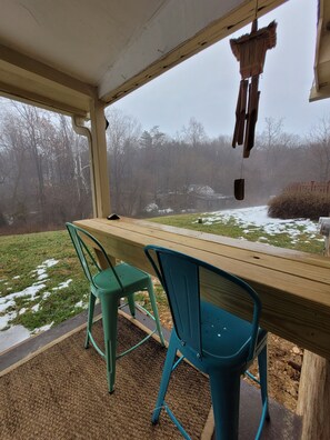 Outdoor dining - Single Level, 3 Bedroom Home In Between Harper's Ferry & Casino. (Harpers Ferry)